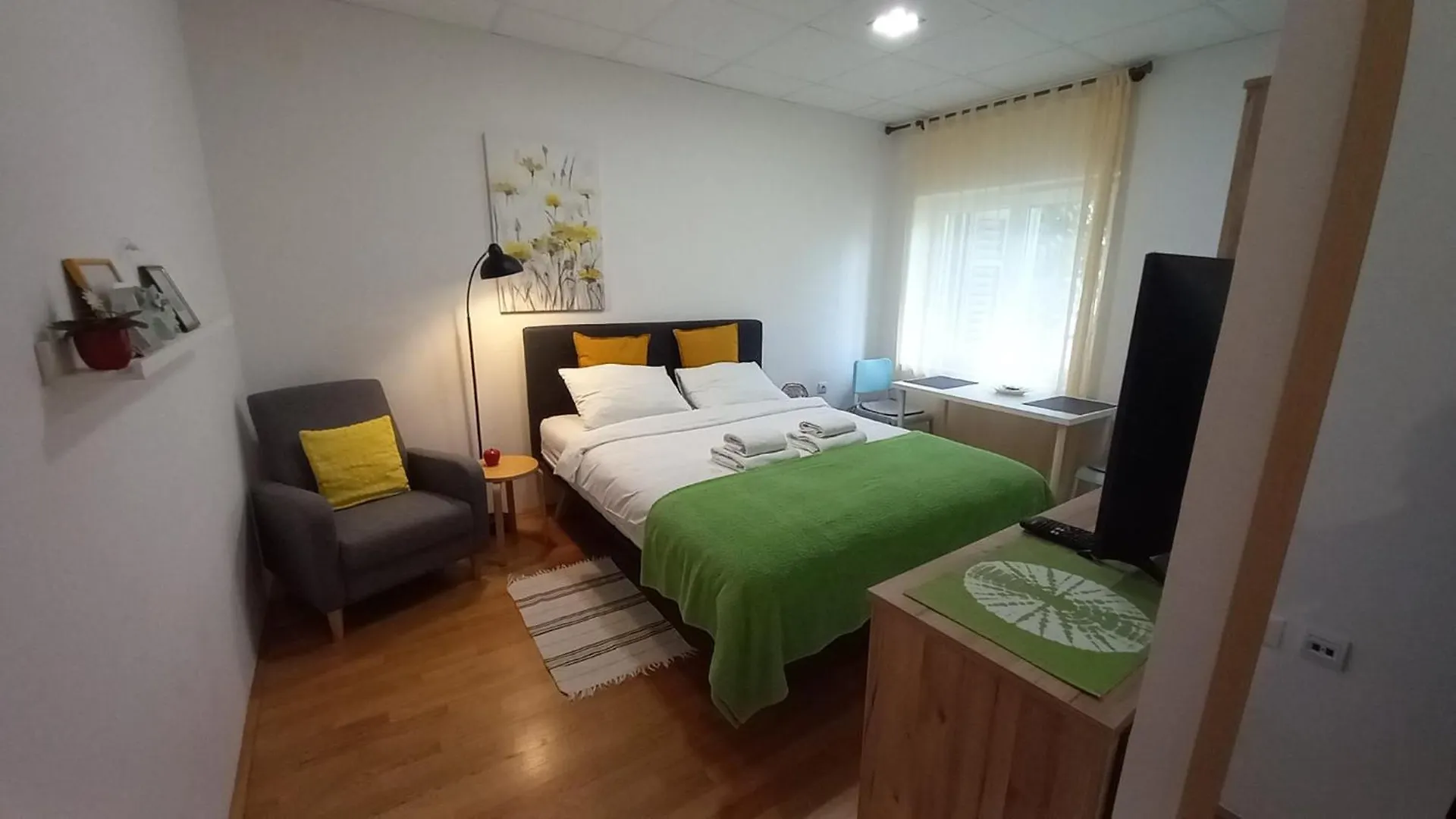 Apartment Zsa Zsa Zenta 1 contacts